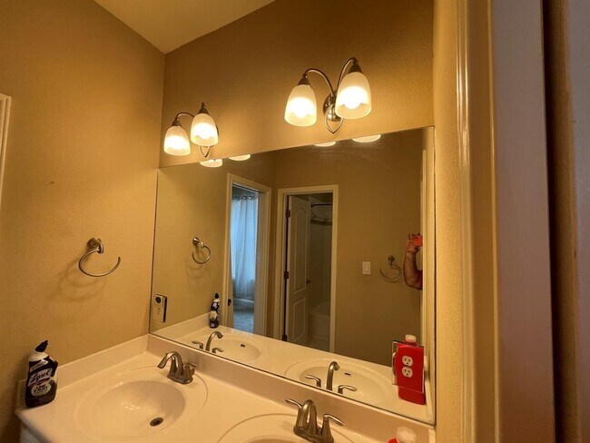 Building Photo - 3001 Lombardi Way