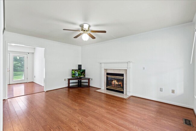 Building Photo - SHORT-TERM RENTAL