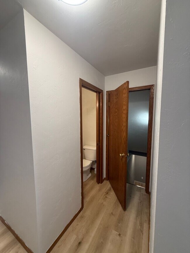 Building Photo - 600-602 Mollies Way