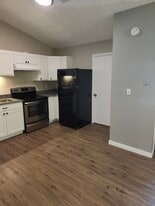 Building Photo - 6 Peachtree Ln
