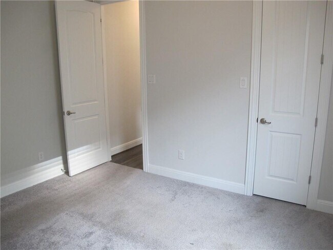 Building Photo - 635 Spinnaker Loop