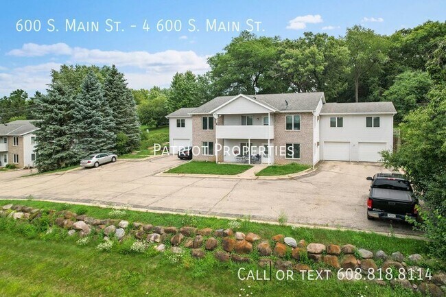 Building Photo - 2 bedroom/ 1 bath apartment in Deerfield, WI