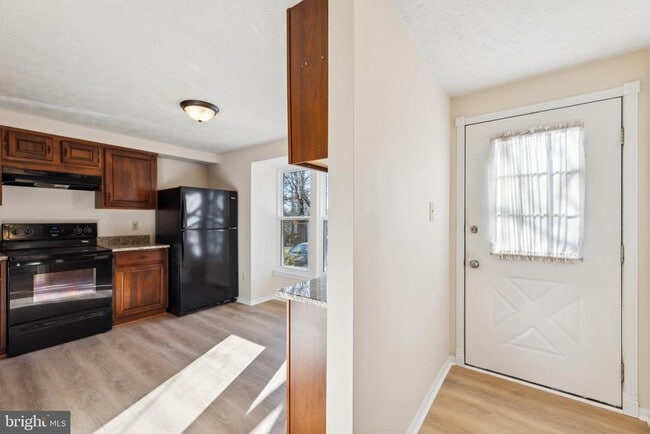 Building Photo - 15023 Oak Crest Ct