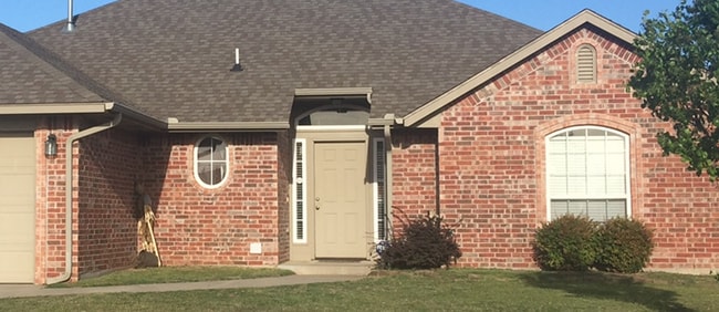 Building Photo - 3604 Kensington Dr