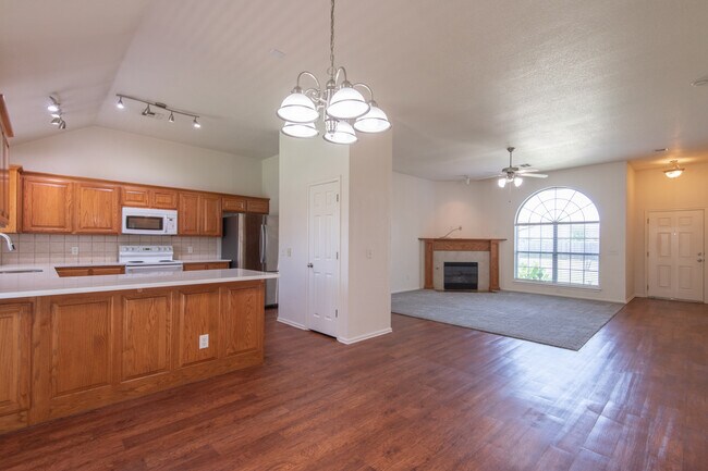 Building Photo - 17405 Bronze Ln
