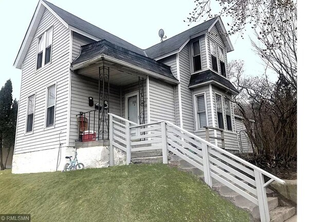 Building Photo - 1000 E McLean Ave