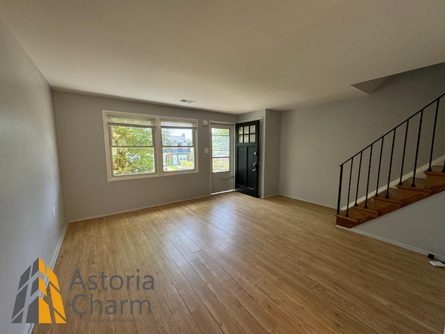 Building Photo - New Beautiful 2bed+DEN/1bath in Parkville.