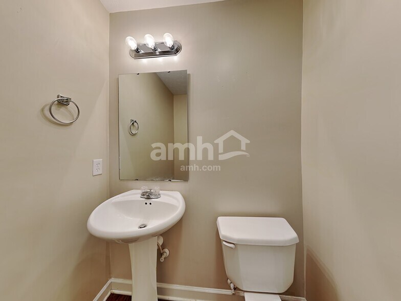Building Photo - 5915 Cabot Dr