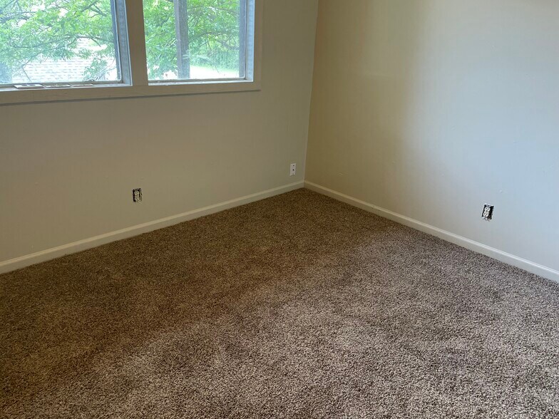 Building Photo - 3102 Alpine Dr