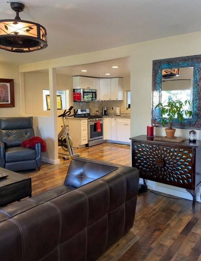 Building Photo - **Jacksonville Gem in the Historic Distric...
