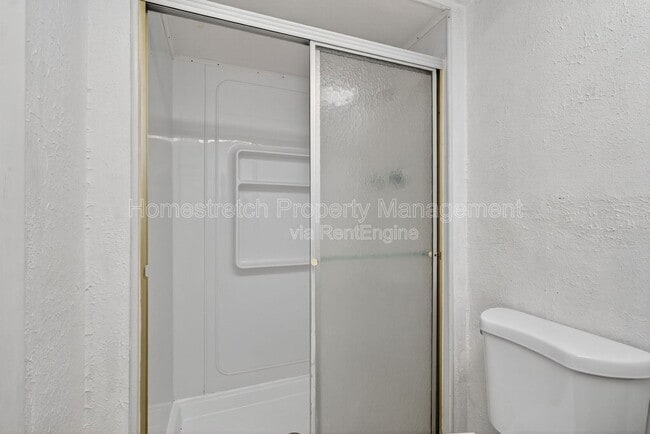 Building Photo - 2 Canary Ct