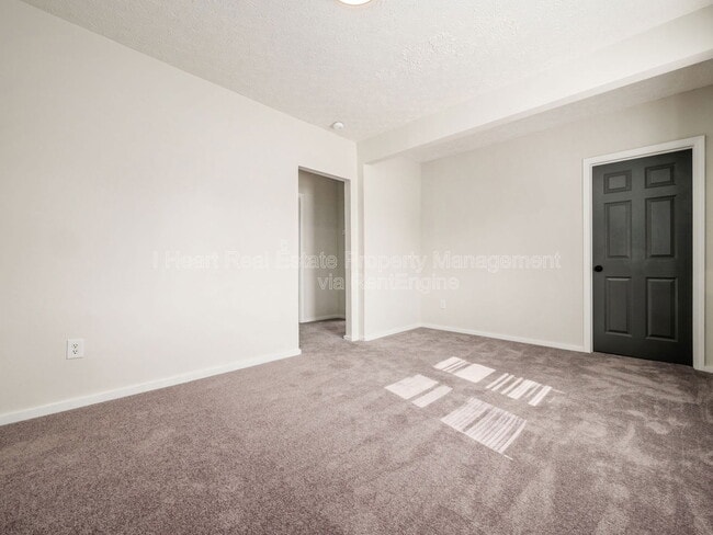 Building Photo - 878 1/2 Sullivant Avenue