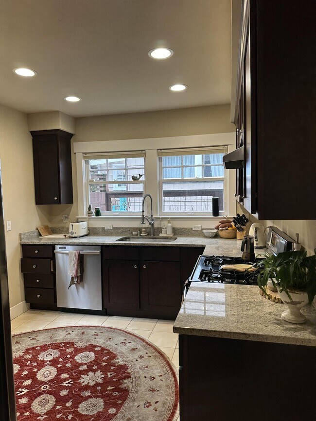 Building Photo - 335 23rd Ave E