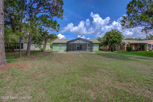 Building Photo - 1325 California Dr