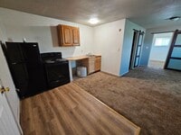 Building Photo - 1 Bdrm Efficiency with Utilities Paid