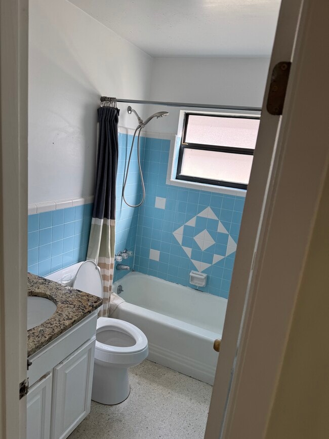 Building Photo - 515 E Miller St