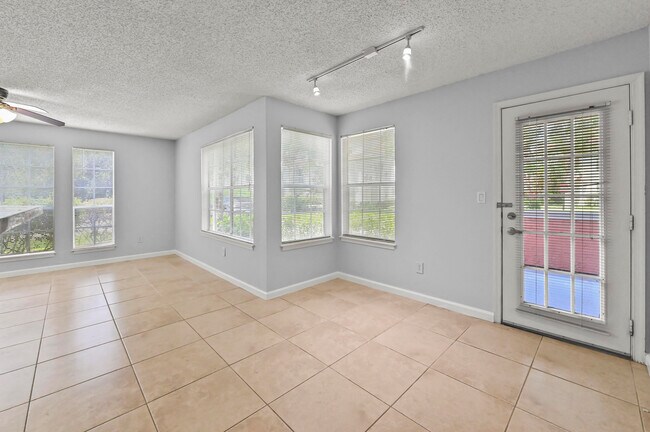 Building Photo - 1055 Crystal Way