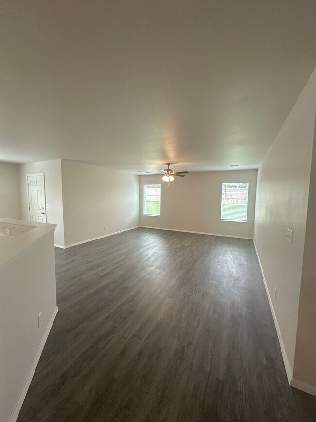 Building Photo - Pre-Leasing Now! Charming Three Bed | Two Bath Home in Broken Arrow