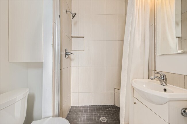 Building Photo - 2151 S Cherokee St