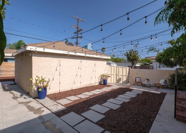 Building Photo - COMPLETELY REMODELED 2 BEDROOM 2 BATH HOUSE