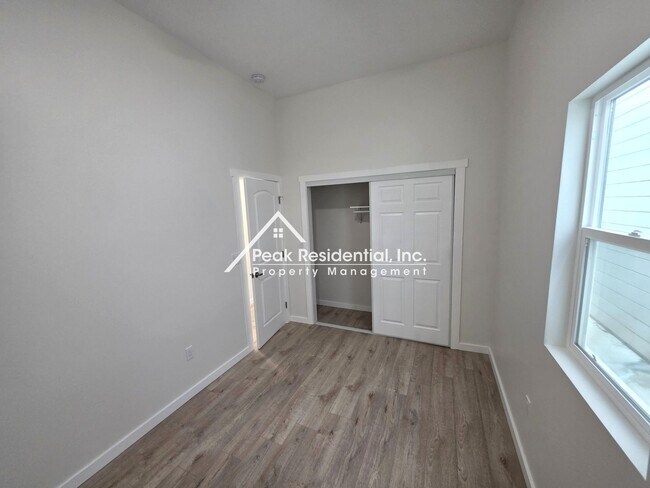 Building Photo - Updated 4bd/2ba Walnut Grove House