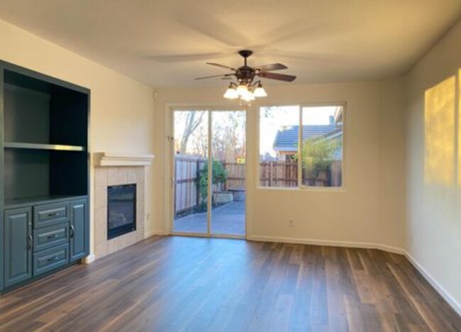 Building Photo - Amazing (Natomas) 4/2 Single Story!  Please read ad for viewings.