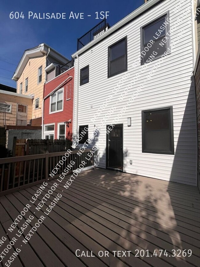 Primary Photo - 604 Palisade Ave