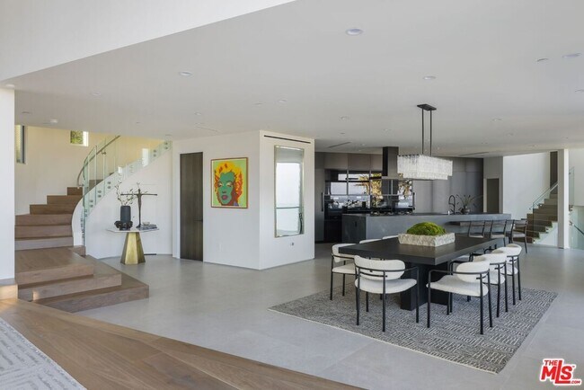 Building Photo - 9270 Kinglet Dr