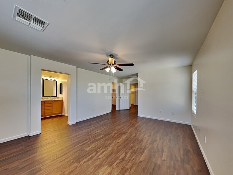 Building Photo - 574 W Paseo Celestial
