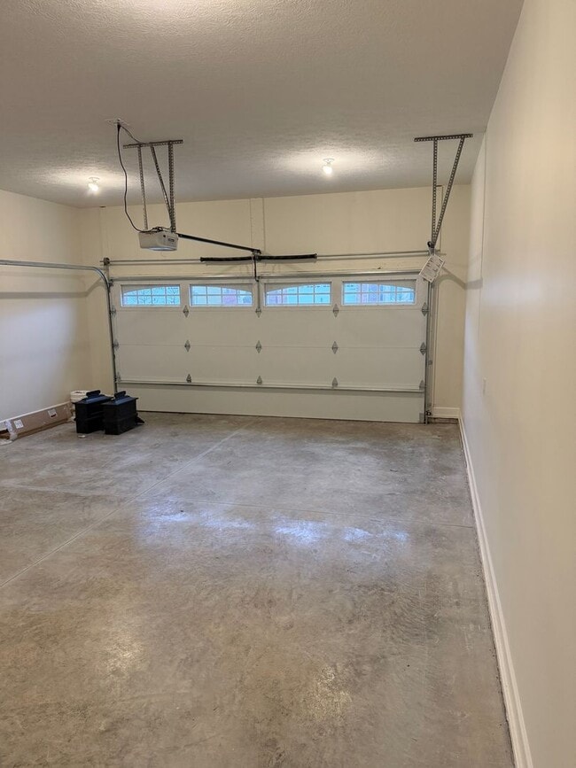 Building Photo - Available Nov 21st, 2025!!