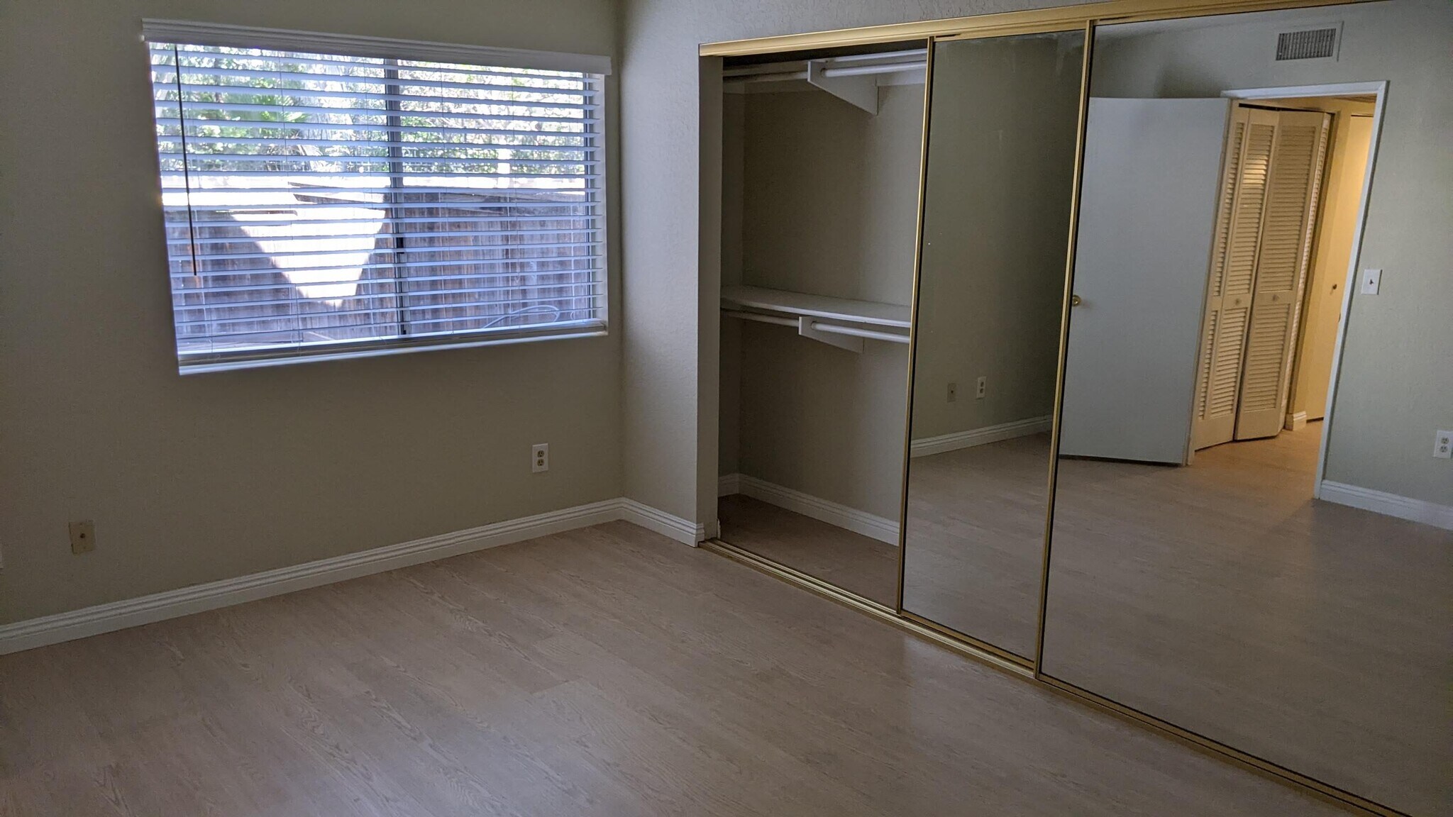 Master bedroom - 11321 Avenida de los Lobos