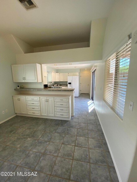 Building Photo - 3911 N Vine Tree Pl