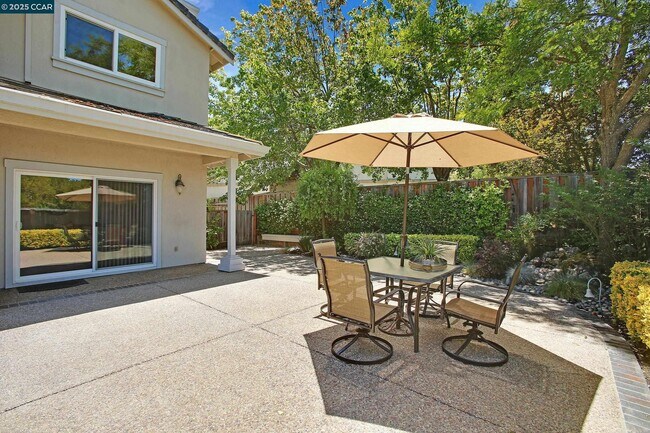 Building Photo - 706 Endsleigh Ct