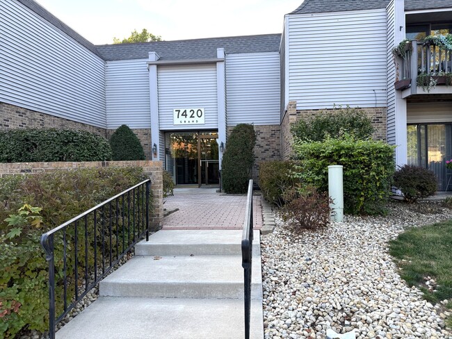 Primary Photo - 7420 Grand Ave