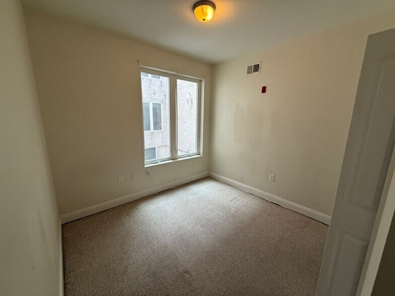 Building Photo - 4128 Chester Ave