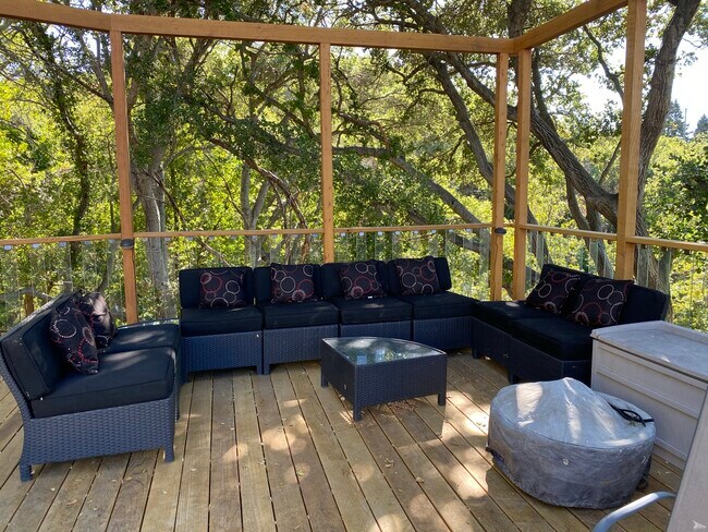 Building Photo - 819 Villa Vista St