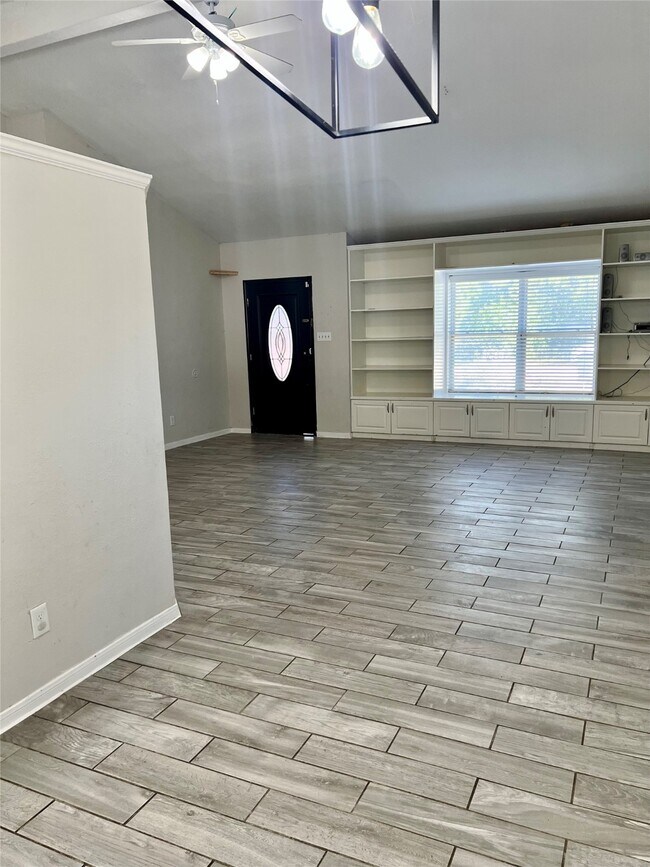 Building Photo - 3311 Crestmeadow Dr