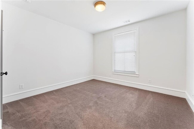 Building Photo - 871 3rd St