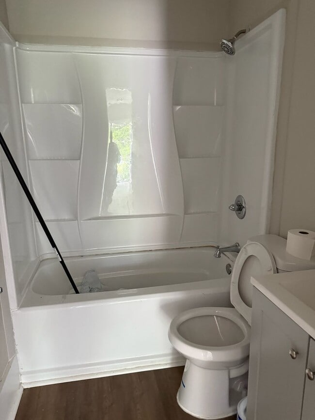 Building Photo - 4 Poplar St