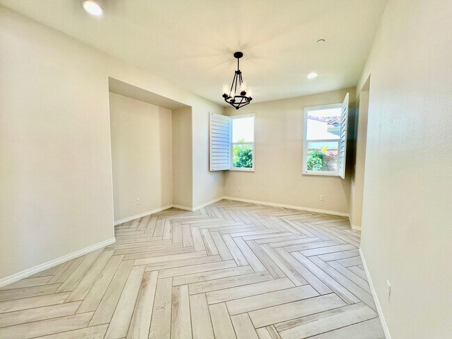 Building Photo - AVAILABLE NOW!! STUNNING 4 Bed/ 3.5 Bath POOL HOME in La Quinta!