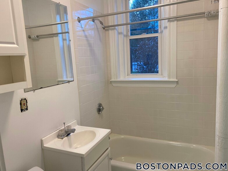 Building Photo - 475 Highland Ave