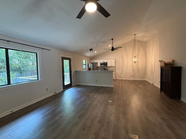 Building Photo - Single Family 3/2