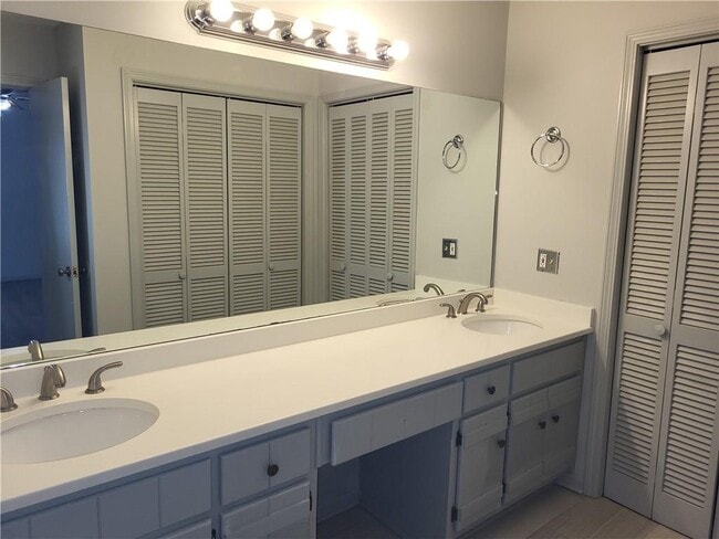 Building Photo - 2571 Rocky Springs Dr NE