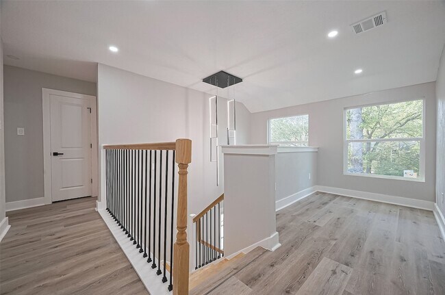 Building Photo - 3 Roserush Ct