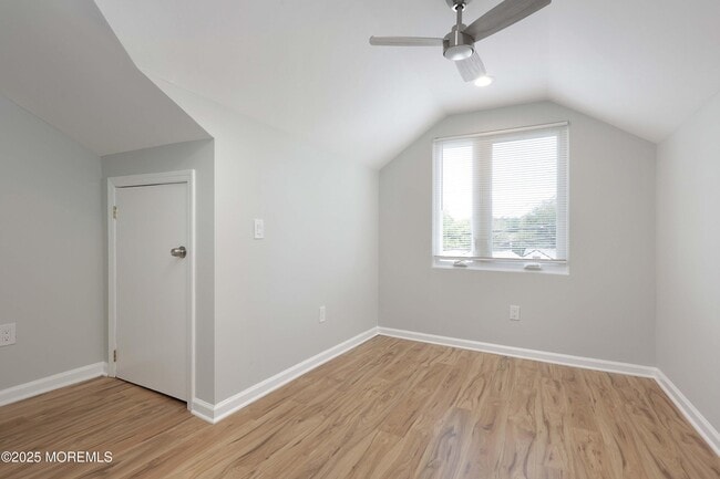 Building Photo - 811 Shore Concourse