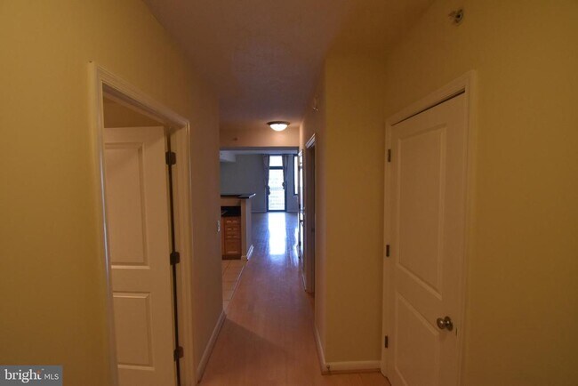 Building Photo - 851 N Glebe Rd