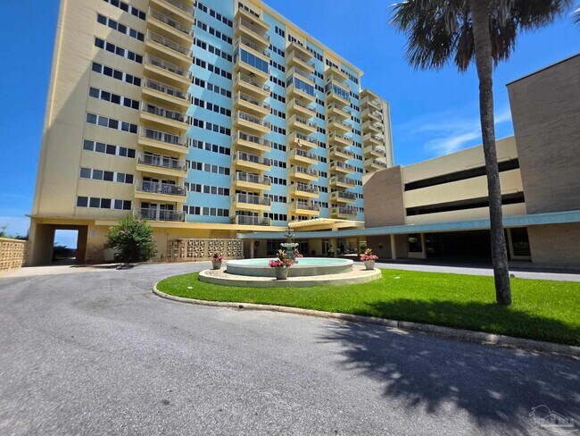 Primary Photo - 825 Bayshore Dr