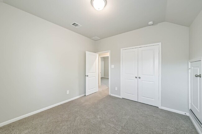 Building Photo - Experience luxury in this never-lived-in Beazer home located in the desirable Montgomery Ridge co...