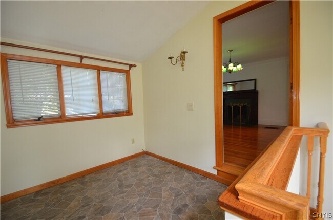 Building Photo - 210 Lincoln Park Dr