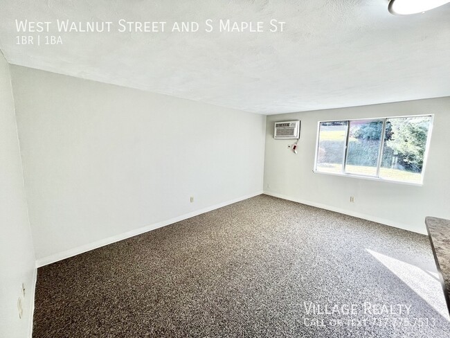 Building Photo - Newly remodeled!  Top floor, few steps! Up...